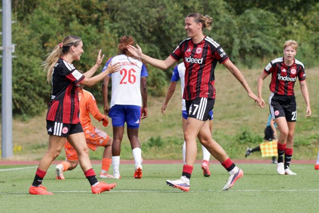 Sport Bilder des Tages 16.08.2026, xgrfx, Fussball Testspiel Frauen , OL Lyonnes - Eintracht Frankfurt v.l. Tor, Larissa Mühlhaus zum 0:1 (Eintracht Frankfurt) (DFL DFB REGULATIONS PROHIBIT ANY USE OF PHOTOGRAPHS as IMAGE SEQUENCES and or QUASI-VIDEO) Herzogenaurach