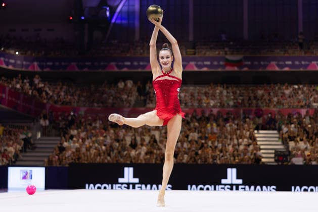 Weltmeisterschaft der Rhythmischen Sportgymnastik Darja Varfolomeev (Deutschland) wird Weltmeisterin mit dem Ball. Weltmeisterschaft der Rhythmischen Sportgymnastik vom 11. bis zum 16. August in der Festhalle in Frankfurt am Main. Einzelfinale., Frankfurt am Main Hessen Deutschland Festhalle