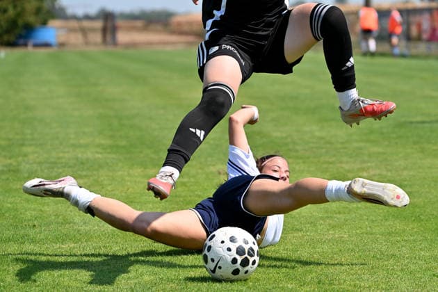 Sport Bilder des Tages BRATONCI, SLOVENIA - AUGUST 16: Vanja Jovic of Krim PC Bolit (L) in action during the Slovenian Womens football league Triglav match between Mura Nona and Krim PC Bolit and at Sports park Bratonci, Bratonci on August 16, 2026 in Bratonci, Slovenia. (Photo by Igor Kupljenik Sports Press Photo). Copyright: xIgorxKupljenikx xSPPx Sportspressphoto_SPR208475