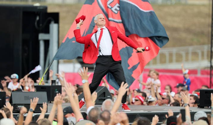 RB Leipzig Ð Saisoneroeffnung Bundesliga Leipzig, 16.08.2026, Festwiese vor der Red Bull Arena, Fussball, 1.Bundesliga, RB Leipzig, Saisoneröffnung , Im Bild: Season Heat Up 2026. Bühne.Stadionsprecher Tim Thoelke. , Nur zur redaktionellen Nutzung. Only editorial use. ,