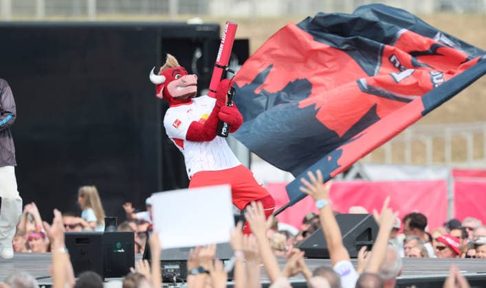 RB Leipzig Ð Saisoneroeffnung Bundesliga Leipzig, 16.08.2026, Festwiese vor der Red Bull Arena, Fussball, 1.Bundesliga, RB Leipzig, Saisoneröffnung , Im Bild: Season Heat Up 2026. Bühne. Maskottchen Bulli. , Nur zur redaktionellen Nutzung. Only editorial use. ,