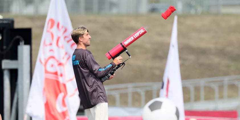 Sport Bilder des Tages RB Leipzig Ð Saisoneroeffnung Bundesliga Leipzig, 16.08.2026, Festwiese vor der Red Bull Arena, Fussball, 1.Bundesliga, RB Leipzig, Saisoneröffnung , Im Bild: Season Heat Up 2026. Stargast Kevin Kampl. , Nur zur redaktionellen Nutzung. Only editorial use. ,
