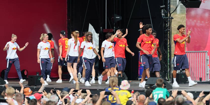 RB Leipzig Ð Saisoneroeffnung Bundesliga Leipzig, 16.08.2026, Festwiese vor der Red Bull Arena, Fussball, 1.Bundesliga, RB Leipzig, Saisoneröffnung , Im Bild: Season Heat Up 2026. Bühne. Vorstellung der Mannschaften, Nur zur redaktionellen Nutzung. Only editorial use. ,