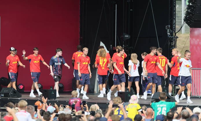 RB Leipzig Ð Saisoneroeffnung Bundesliga Leipzig, 16.08.2026, Festwiese vor der Red Bull Arena, Fussball, 1.Bundesliga, RB Leipzig, Saisoneröffnung , Im Bild: Season Heat Up 2026. Bühne. Vorstellung der Mannschaften, Nur zur redaktionellen Nutzung. Only editorial use. ,