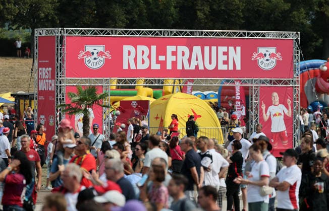 RB Leipzig Ð Saisoneroeffnung Bundesliga Leipzig, 16.08.2026, Festwiese vor der Red Bull Arena, Fussball, 1.Bundesliga, RB Leipzig, Saisoneröffnung , Im Bild: Season Heat Up 2026. Rahmenprogramm. , Nur zur redaktionellen Nutzung. Only editorial use. ,