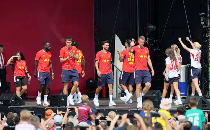 RB Leipzig Ð Saisoneroeffnung Bundesliga Leipzig, 16.08.2026, Festwiese vor der Red Bull Arena, Fussball, 1.Bundesliga, RB Leipzig, Saisoneröffnung , Im Bild: Season Heat Up 2026. Bühne. Vorstellung der Mannschaften. , Nur zur redaktionellen Nutzung. Only editorial use. ,