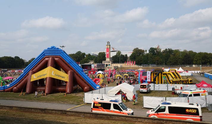 RB Leipzig Ð Saisoneroeffnung Bundesliga Leipzig, 16.08.2026, Festwiese vor der Red Bull Arena, Fussball, 1.Bundesliga, RB Leipzig, Saisoneröffnung , Im Bild: Season Heat Up 2026. Bühne. Vorstellung der Mannschaften. Fanfest. , Nur zur redaktionellen Nutzung. Only editorial use. ,
