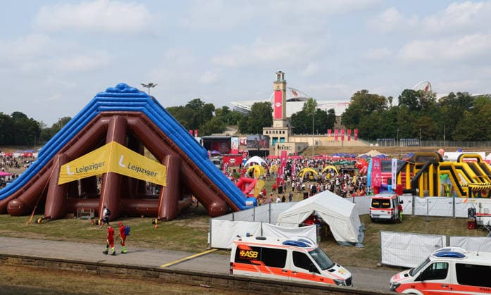 RB Leipzig Ð Saisoneroeffnung Bundesliga Leipzig, 16.08.2026, Festwiese vor der Red Bull Arena, Fussball, 1.Bundesliga, RB Leipzig, Saisoneröffnung , Im Bild: Season Heat Up 2026. Bühne. Vorstellung der Mannschaften. Fanfest. , Nur zur redaktionellen Nutzung. Only editorial use. ,