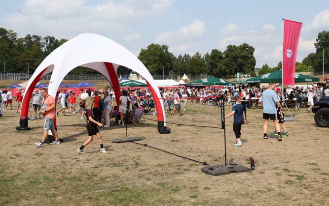 RB Leipzig Ð Saisoneroeffnung Bundesliga Leipzig, 16.08.2026, Festwiese vor der Red Bull Arena, Fussball, 1.Bundesliga, RB Leipzig, Saisoneröffnung , Im Bild: Season Heat Up 2026. Bühne. Vorstellung der Mannschaften. Fanfest. , Nur zur redaktionellen Nutzung. Only editorial use. ,
