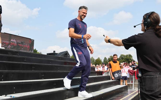 RB Leipzig Ð Saisoneroeffnung Bundesliga Leipzig, 16.08.2026, Festwiese vor der Red Bull Arena, Fussball, 1.Bundesliga, RB Leipzig, Saisoneröffnung , Im Bild: Season Heat Up 2026. Bühne. Vorstellung der Mannschaften. Trainer Martin Demichelis, RB Leipzig. , Nur zur redaktionellen Nutzung. Only editorial use. ,