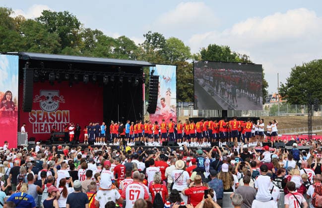 RB Leipzig Ð Saisoneroeffnung Bundesliga Leipzig, 16.08.2026, Festwiese vor der Red Bull Arena, Fussball, 1.Bundesliga, RB Leipzig, Saisoneröffnung , Im Bild: Season Heat Up 2026. Bühne. Vorstellung der Mannschaften. , Nur zur redaktionellen Nutzung. Only editorial use. ,