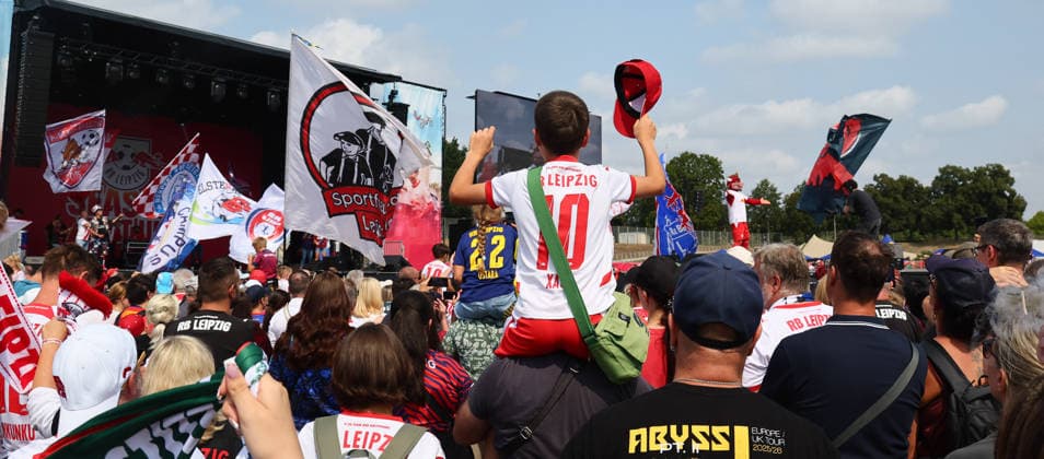 RB Leipzig Ð Saisoneroeffnung Bundesliga Leipzig, 16.08.2026, Festwiese vor der Red Bull Arena, Fussball, 1.Bundesliga, RB Leipzig, Saisoneröffnung , Im Bild: Season Heat Up 2026. Bühne. Vorstellung der Mannschaften. Fanfest. , Nur zur redaktionellen Nutzung. Only editorial use. ,