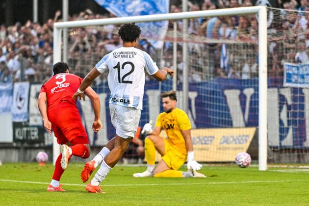 14.08.2026, GER, Fußball, Herren, RL Bayern, FC Memmingen vs TSV 1860 München Arian Ortivero Calderon (München, 12), Torchance Memmingen e-con ArenaPark Bayern Deutschland Copyright: xNordphotox xHafnerx