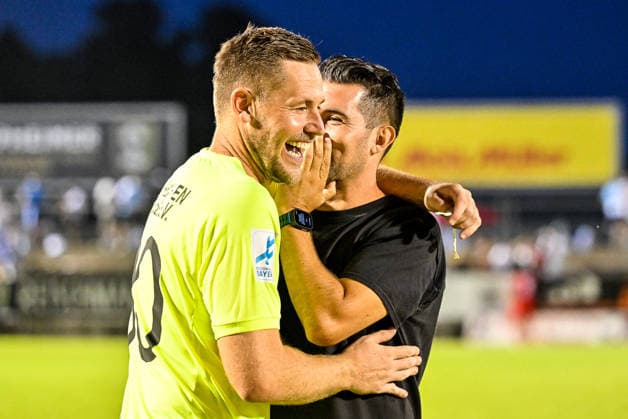 14.08.2026, GER, Fußball, Herren, RL Bayern, FC Memmingen vs TSV 1860 München Vitus Eicher (München, 30) und Alper Kayabunar (München) freuen sich nach Spielende Memmingen e-con ArenaPark Bayern Deutschland Copyright: xNordphotox xHafnerx