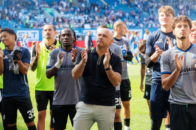 Trainer Rui Mota (Waldhof) und seine Spieler bedanken sich bei den Fans; GER, FC Hansa Rostock vs. SV Waldhof Mannheim, Fußball, Männer, 3.Liga, 02.Spieltag, Spielzeit 2026 2027, 16.08.2026 Rostock Ostseestadion Mecklenburg - Vorpommern Deutschland
