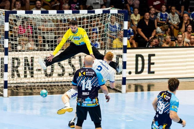16.08.2026, GER, Handball, Maenner, Saison 26 27, Wartburg-Cup presented by Koetter Security, ThSV Eisenach - TBV Lemgo Lippe Matija Spikic (ThSV Eisenach,1), Nicolai Theilinger (TVB Lemgo-Lippe) 99817 Eisenach Werner-Assmann-Halle Am Sportp Thueringen Deutschland