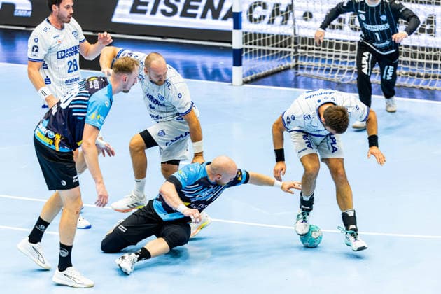 16.08.2026, GER, Handball, Maenner, Saison 26 27, Wartburg-Cup presented by Koetter Security, ThSV Eisenach - TBV Lemgo Lippe Tim Suton (TVB Lemgo-Lippe), Peter Walz (ThSV Eisenach,14) 99817 Eisenach Werner-Assmann-Halle Am Sportp Thueringen Deutschland