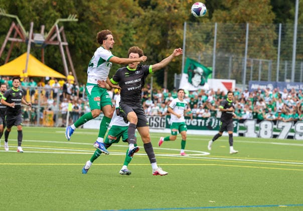 Fussball: Schweiz: Schweizer Cup 2026 2027 - 16.08.2026 - FC Thalwil vs. FC St. Gallen 1879 - Sportanlage Brand (Thalwil ZH, Schweiz); Zweikampf zwischen Flynn Kopp (FC Thalwil) und Joel Ruiz FC St. Gallen 1879) Thalwil ZH Sportanlage Brand Kanton Zürich Schweiz Copyright: xAmiirxAmedjouax