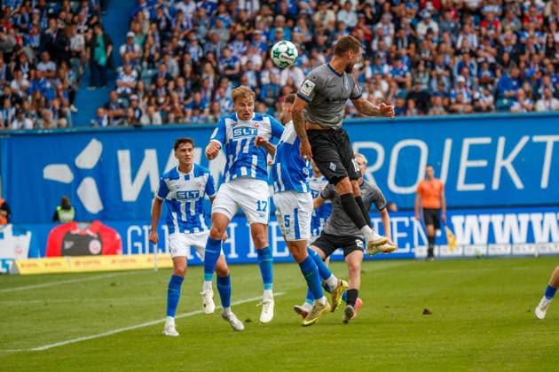 vorn v.l. Florian Carstens (Rostock) , Marco Schuster (Rostock) und Julian Ulbricht (Waldhof) ; GER, FC Hansa Rostock vs. SV Waldhof Mannheim, Fußball, Männer, 3.Liga, 02.Spieltag, Spielzeit 2026 2027, 16.08.2026 Rostock Ostseestadion Mecklenburg - Vorpommern Deutschland