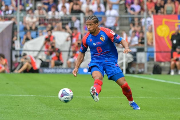 Kevin Rueegg (FC Basel, 27) mit Ball. GER, FC Basel vs FC Barcelona, Barca Fussball, Testspiel, Saison 2026 2027, 16.08.2026 GER, FC Basel vs FC Barcelona, Fussball, Testspiel, Saison 2026 2027, 16.08.2026 Basel Copyright: xEibner-Pressefotox EP_THS