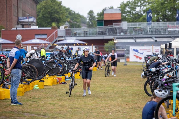 16.08.2026 USC Kiel 37. KN Förde Triathlon 2026 Sprinttriathlon Gruppe 1 (alle Frauen) Wechselzone Kiel Reventlouwiese Schleswig Holstein Deutschland
