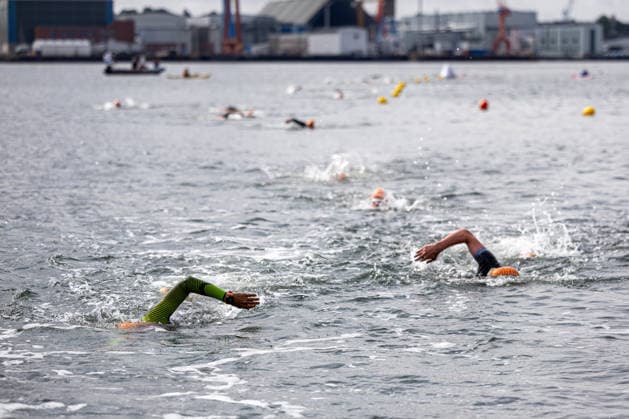 Sport Bilder des Tages 16.08.2026 USC Kiel 37. KN Förde Triathlon 2026 Sprinttriathlon Gruppe 2 (Männer, ab AK 35) Schwimmen Kiel Reventlouwiese Schleswig Holstein Deutschland