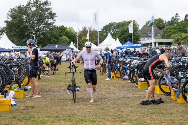 16.08.2026 USC Kiel 37. KN Förde Triathlon 2026 Sprinttriathlon Gruppe 2 (Männer, ab AK 35) Wechselzone Kiel Reventlouwiese Schleswig Holstein Deutschland