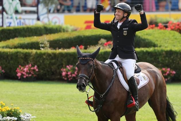 1. Platz, Weltmeister Michael Jung (GER, Deutschland, Germany) mit Pferd fischerChipmunk FRH, Chipmunk FRH, Emotion, Jubel , Vielseitigkeit , FEI Eventing World Championship, WM, Weltmeisterschaft , DHL-Preis, Einzel Mannschaft, AACHEN - FEI World Championships 2026, Weltfest des Pferdesports, Reitsport Weltmeisterschaft 2026, Aachen 2026, Welcome Home 2026, Aachener Soers, 11. bis 23. August 2026, Reitsport, 16.08.2026, Aachen Aachener Soers Deutschland