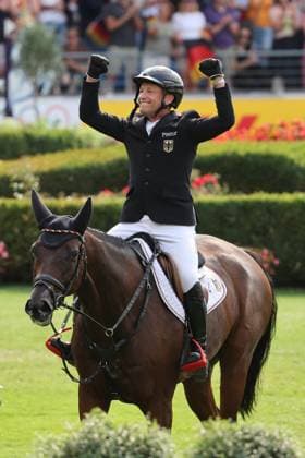 1. Platz, Weltmeister Michael Jung (GER, Deutschland, Germany) mit Pferd fischerChipmunk FRH, Chipmunk FRH, Emotion, Jubel , Vielseitigkeit , FEI Eventing World Championship, WM, Weltmeisterschaft , DHL-Preis, Einzel Mannschaft, AACHEN - FEI World Championships 2026, Weltfest des Pferdesports, Reitsport Weltmeisterschaft 2026, Aachen 2026, Welcome Home 2026, Aachener Soers, 11. bis 23. August 2026, Reitsport, 16.08.2026, Aachen Aachener Soers Deutschland