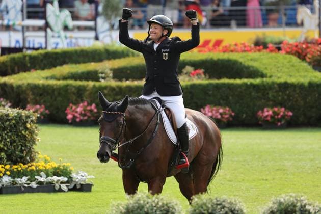 1. Platz, Weltmeister Michael Jung (GER, Deutschland, Germany) mit Pferd fischerChipmunk FRH, Chipmunk FRH, Emotion, Jubel , Vielseitigkeit , FEI Eventing World Championship, WM, Weltmeisterschaft , DHL-Preis, Einzel Mannschaft, AACHEN - FEI World Championships 2026, Weltfest des Pferdesports, Reitsport Weltmeisterschaft 2026, Aachen 2026, Welcome Home 2026, Aachener Soers, 11. bis 23. August 2026, Reitsport, 16.08.2026, Aachen Aachener Soers Deutschland