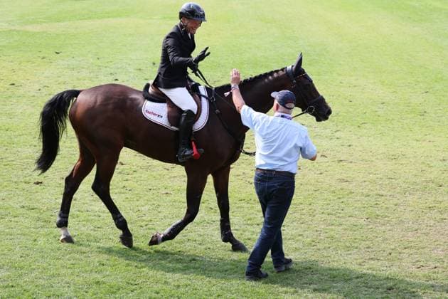1. Platz, Weltmeister Michael Jung (GER, Deutschland, Germany) mit Pferd fischerChipmunk FRH, Chipmunk FRH, Emotion, Jubel, erster Gratulant Vater Joachim Jung , Vielseitigkeit , FEI Eventing World Championship, WM, Weltmeisterschaft , DHL-Preis, Einzel Mannschaft, AACHEN - FEI World Championships 2026, Weltfest des Pferdesports, Reitsport Weltmeisterschaft 2026, Aachen 2026, Welcome Home 2026, Aachener Soers, 11. bis 23. August 2026, Reitsport, 16.08.2026, Aachen Aachener Soers Deutschland