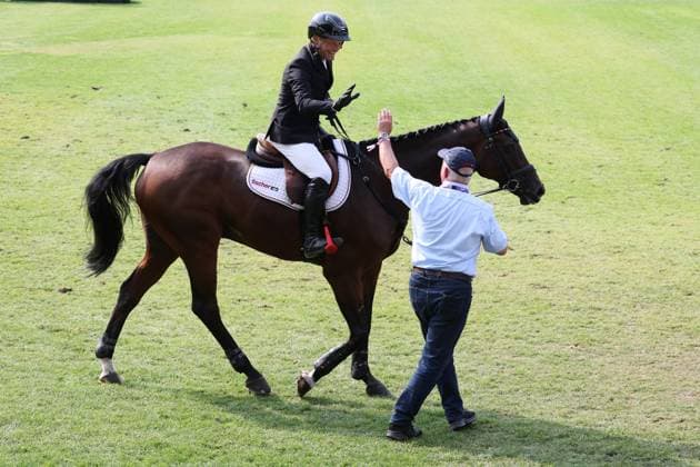 1. Platz, Weltmeister Michael Jung (GER, Deutschland, Germany) mit Pferd fischerChipmunk FRH, Chipmunk FRH, Emotion, Jubel, erster Gratulant Vater Joachim Jung , Vielseitigkeit , FEI Eventing World Championship, WM, Weltmeisterschaft , DHL-Preis, Einzel Mannschaft, AACHEN - FEI World Championships 2026, Weltfest des Pferdesports, Reitsport Weltmeisterschaft 2026, Aachen 2026, Welcome Home 2026, Aachener Soers, 11. bis 23. August 2026, Reitsport, 16.08.2026, Aachen Aachener Soers Deutschland