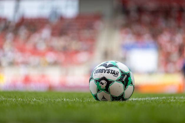 16.08.2026, Fussball, GER, Saison, 3.Liga, Saision 2026 2027, 02. Spieltag, SSV Jahn Regensburg - 1.FC Saarbrücken Derbystar Spielball auf der Auslinie DFL REGULATIONS PROHIBIT ANY USE OF PHOTOGRAPHS AS IMAGE SEQUENCES AND OR QUASI-VIDEO.