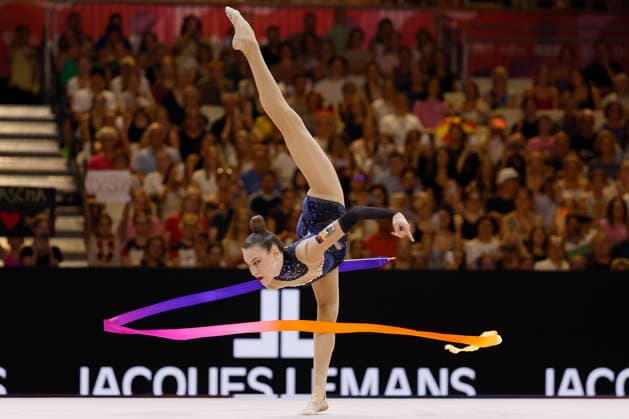 Darja Varfolomeev (GER) mit dem Band im Finale Band bei der Rhythmischen Sportgymnastik-Weltmeisterschaft 2026 in Frankfurt am Main, Deutschland, am 16. August 2026. Varfolomeev gewinnt Gold. Darja Varfolomeev (GER) with the ribbon during the ribbon final at the Rhythmic gymnastics, Rhythmische Sportgymnastik, RSG World Championships 2026 in Frankfurt am Main, Germany, on August 16, 2026. Varfolomeev wins gold. Copyright: HMBxMedia xHeikoxBecker