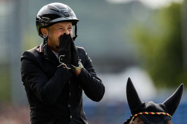 260816 Michael Jung of Germany with horse fischerChipmunk celebrate after winning gold in the Eventing Show Jumping Final during day 6 of the 2026 FEI World Championships on August 16, 2026 in Aachen. Photo: Emma Wallskog BILDBYRAN kod EW EW0687 ridsport equestrian rid-vm 2026 2026 fei world championships bbeng ridsport-vm fälttävlan eventing jubel Copyright: EMMAxWALLSKOG BB260816EW049