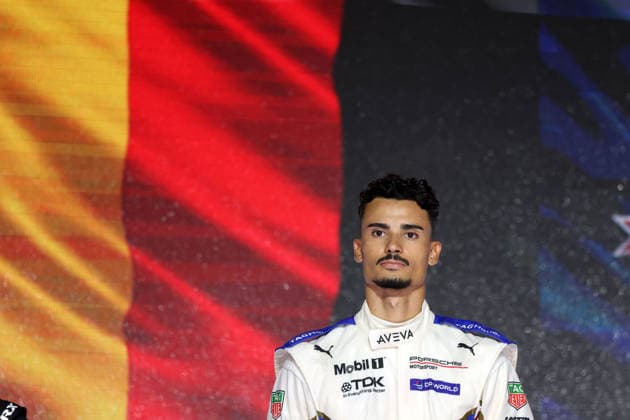 Weltmeister Pascal Wehrlein (GER) Porsche auf dem Podium, FIA Formel E Weltmeisterschaft, Saison 12, London E- Prix, 16.08.2026, Excel Exibition Centre, rennen 2