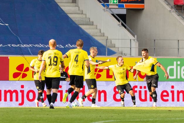 16.08.2026, Fussball, GER, Saison, 3.Liga, Saision 2026 2027, 02. Spieltag, SSV Jahn Regensburg - 1.FC Saarbrücken Jubel nach dem 1:0 für Saabrücken in der letzten Minute durch Kai Brünker DFL REGULATIONS PROHIBIT ANY USE OF PHOTOGRAPHS AS IMAGE SEQUENCES AND OR QUASI-VIDEO.