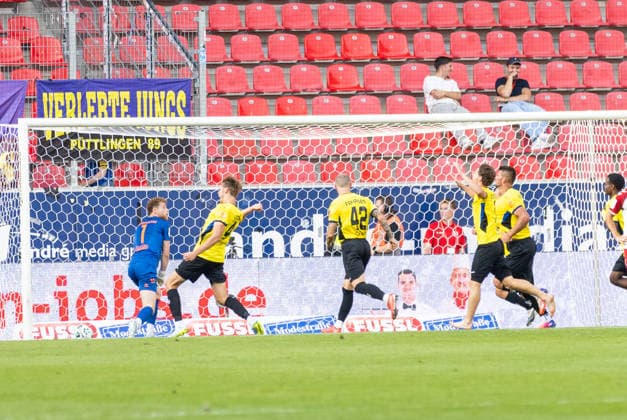 16.08.2026, Fussball, GER, Saison, 3.Liga, Saision 2026 2027, 02. Spieltag, SSV Jahn Regensburg - 1.FC Saarbrücken Jubel nach dem 1:0 für Saabrücken in der letzten Minute durch Kai Brünker DFL REGULATIONS PROHIBIT ANY USE OF PHOTOGRAPHS AS IMAGE SEQUENCES AND OR QUASI-VIDEO.