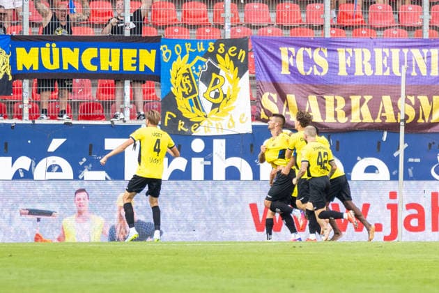 16.08.2026, Fussball, GER, Saison, 3.Liga, Saision 2026 2027, 02. Spieltag, SSV Jahn Regensburg - 1.FC Saarbrücken Jubel nach dem 1:0 für Saabrücken in der letzten Minute durch Kai Brünker DFL REGULATIONS PROHIBIT ANY USE OF PHOTOGRAPHS AS IMAGE SEQUENCES AND OR QUASI-VIDEO.