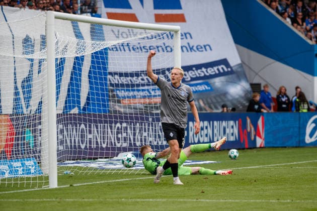 Torjubel Julian Rieckmann (Waldhof) - hinten Torwart Luca Unbehaun (Rostock) ; GER, FC Hansa Rostock vs. SV Waldhof Mannheim, Fußball, Männer, 3.Liga, 02.Spieltag, Spielzeit 2026 2027, 16.08.2026 Rostock Ostseestadion Mecklenburg - Vorpommern Deutschland