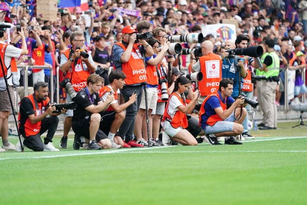 16.08.2026 Schweiz Basel St.Jakob-Park Fssball Herren Saison 2026-2027 Testspiel FC Basel - FC Barcelona, Barca 2:5 Bild. Fotografen auf der Lauer Aktion Einzelbild