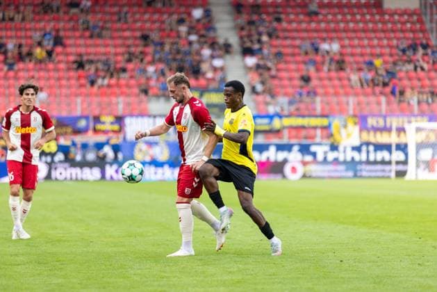 16.08.2026, Fussball, GER, Saison, 3.Liga, Saision 2026 2027, 02. Spieltag, SSV Jahn Regensburg - 1.FC Saarbrücken Lucas Hermes (SSV Jahn Regensburg) gegen Abdenego N Lola Nankishi (Saarbrücken) DFL REGULATIONS PROHIBIT ANY USE OF PHOTOGRAPHS AS IMAGE SEQUENCES AND OR QUASI-VIDEO.