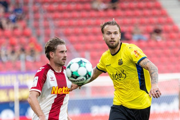 Sport Bilder des Tages 16.08.2026, Fussball, GER, Saison, 3.Liga, Saision 2026 2027, 02. Spieltag, SSV Jahn Regensburg - 1.FC Saarbrücken David Philipp (SSV Jahn Regensburg) gegen Nico Bretschneider (Saarbrücken) DFL REGULATIONS PROHIBIT ANY USE OF PHOTOGRAPHS AS IMAGE SEQUENCES AND OR QUASI-VIDEO.