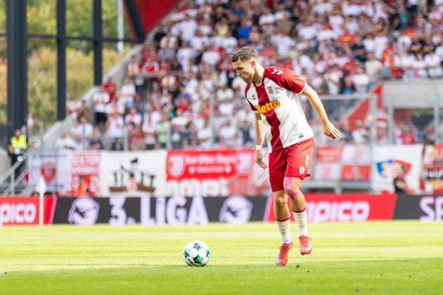 16.08.2026, Fussball, GER, Saison, 3.Liga, Saision 2026 2027, 02. Spieltag, SSV Jahn Regensburg - 1.FC Saarbrücken Oscar Schönfelder (SSV Jahn Regensburg) DFL REGULATIONS PROHIBIT ANY USE OF PHOTOGRAPHS AS IMAGE SEQUENCES AND OR QUASI-VIDEO.