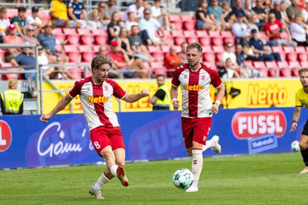 16.08.2026, Fussball, GER, Saison, 3.Liga, Saision 2026 2027, 02. Spieltag, SSV Jahn Regensburg - 1.FC Saarbrücken David Philipp (SSV Jahn Regensburg) und Lucas Hermes (SSV Jahn Regensburg) DFL REGULATIONS PROHIBIT ANY USE OF PHOTOGRAPHS AS IMAGE SEQUENCES AND OR QUASI-VIDEO.