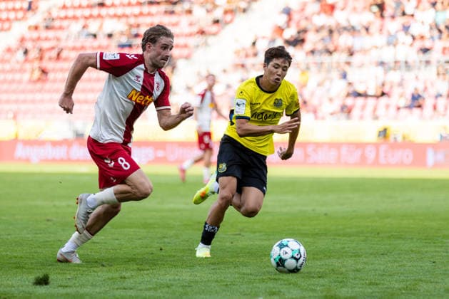 16.08.2026, Fussball, GER, Saison, 3.Liga, Saision 2026 2027, 02. Spieltag, SSV Jahn Regensburg - 1.FC Saarbrücken David Philipp (SSV Jahn Regensburg) gegen Seungjoon Lee (Saarbrücken) DFL REGULATIONS PROHIBIT ANY USE OF PHOTOGRAPHS AS IMAGE SEQUENCES AND OR QUASI-VIDEO.