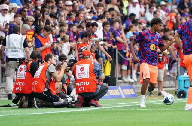 16.08.2026 Schweiz Basel St.Jakob-Park Fssball Herren Saison 2026-2027 Testspiel FC Basel - FC Barcelona, Barca 2:5 Bild. Fotografen fotografieren Lamine Yamal FC Barcelona Aktion Einzelbild