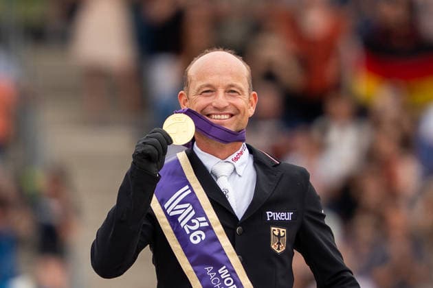 Michael Jung gewinnt Gold auf fischerChipmunk FRH in der Einzelwertung (Eventing, Vielseitigkeit) FEI World Championships Aachen 2026, Eventing Jumping, 16.08.2026 FEI World Championships Aachen 2026, Eventing Jumping, 16.08.2026 Aachen Copyright: xEibner-Pressefoto J.xDerondeaux EP_JDU