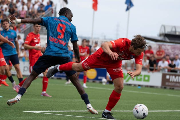 KERZERS, FRIBOURG, SWITZERLAND - AUGUST 16: Josias Lukembila of FC Sion stops an FC Kerzers player during the Swiss Cup first round match between FC Kerzers and FC Sion at Stadion Erli on August 16, 2026 in Kerzers, Fribourg, Switzerland. Copyright: xLivioxBaeriswylx xSPPx Sportspressphoto_SPR209044