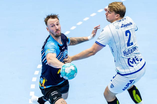 16.08.2026, GER, Handball, Maenner, Saison 26 27, Wartburg-Cup presented by Koetter Security, ThSV Eisenach - TBV Lemgo Lippe Dominik Solak (ThSV Eisenach,30), Lukas Hutecek (TVB Lemgo-Lippe) 99817 Eisenach Werner-Assmann-Halle Am Sportp Thueringen Deutschland